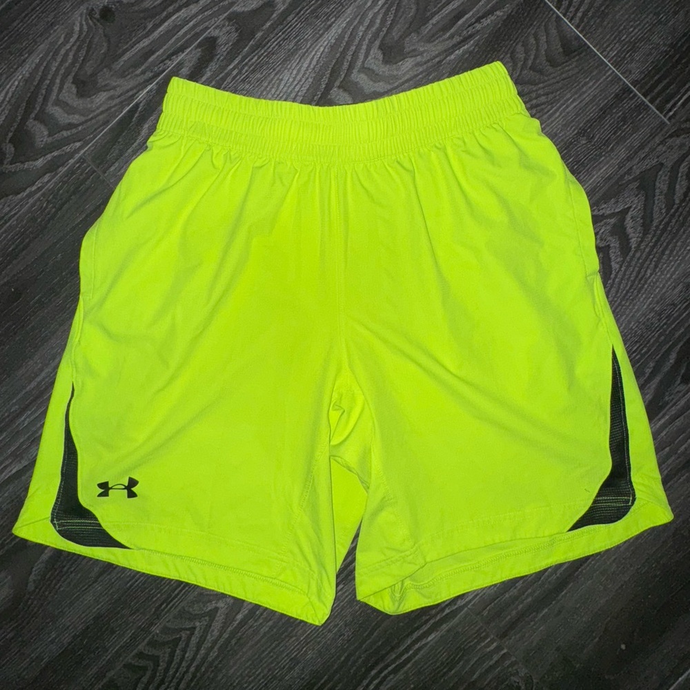 Under Armour Men's Size Medium Bright Yellow Athletic Shorts